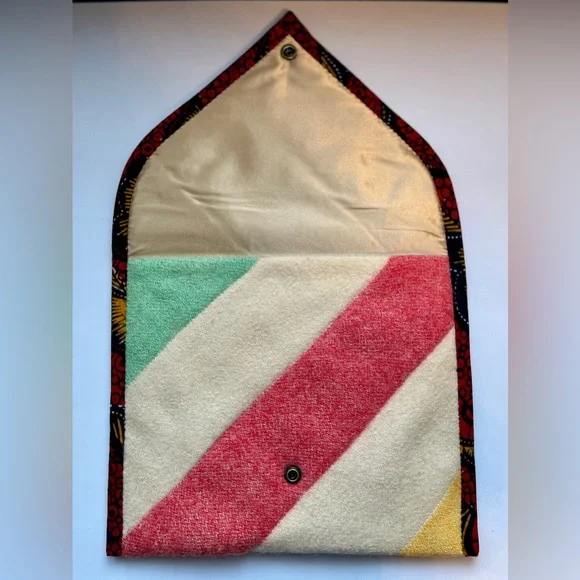 HBC stripes envelope clutch, reworked from vintage wool blanket, quilted & lined - Picture 5 of 13
